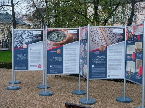 Tysiąc lat w plenerze. Archiwalne skarby wśród barokowych ogrodów