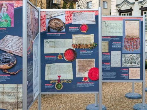 Tysiąc lat w plenerze. Archiwalne skarby wśród barokowych ogrodów